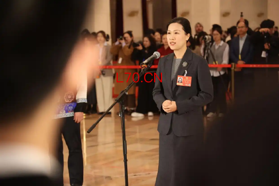 吕妍代表：这里有会上树的鸡、不回家的牛、五只脚的猪