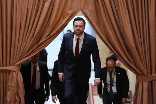 牛弹琴：美伊这出戏，编剧都不敢这样写