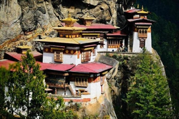 唯一不与中国建交的邻国，首都离中国仅45公里，曾实行一妻多夫制